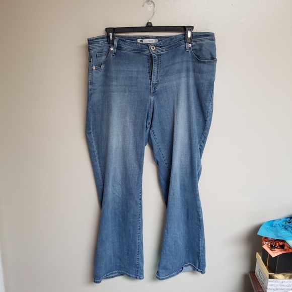 Levi's Bootleg Jeans - Picture 1 of 4